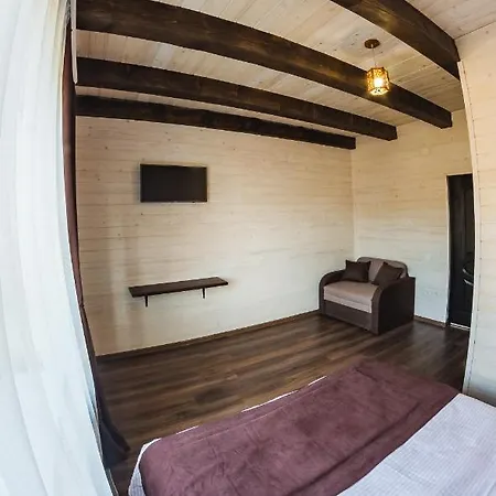 Zymova Vyshnya Bed & Breakfast *